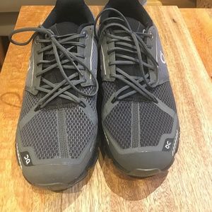 Cloudflyer Men, Black Sneaker 9.5, On Cloud